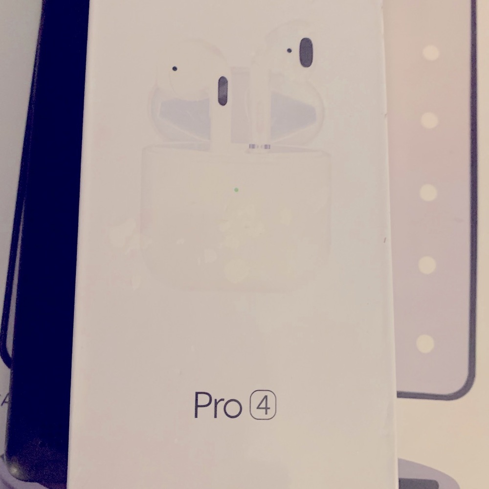 Brand New Airpods Pro 4 w/Wireless Charging